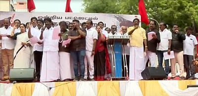 பட்ஜெட்டில் தமிழகம் புறக்கணிப்பு: பாஜக அரசை கண்டித்து திமுகவினர் போராட்டம்